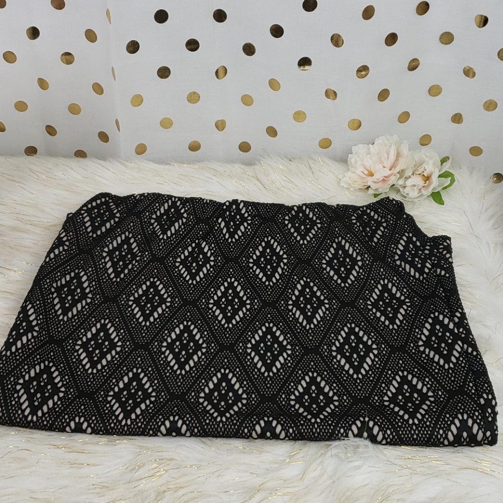 ReneeC. Black and beige Lace Skirt